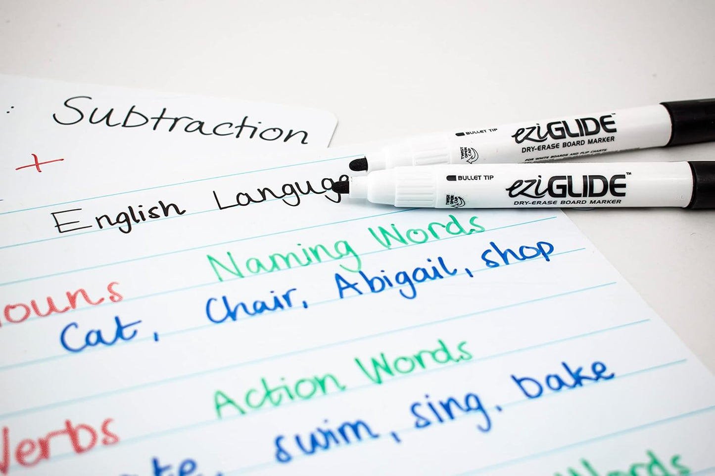 Assorted Bullet Tip Drywipe Whiteboard Pens, Pack of 4 Assorted Colour Markers, No Residue Ink, Hard-wearing Fibre Medium Bullet Tip Dry Wipe Pen, Black, Red, Blue and Green