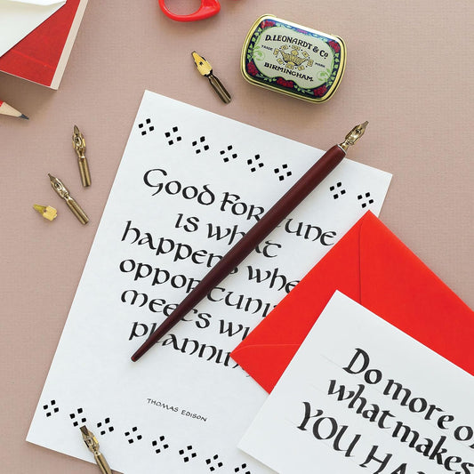 Leonardt Round Hand Calligraphy Set - 1x Wooden Dip Pen, 5x Varying, Expertly Crafted Nibs & Vintage Nib Tin, Traditional Calligraphy Pen Set for Beginners & Advanced Users